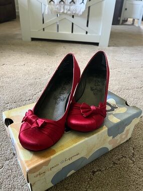 Girlie Mudd Heels
